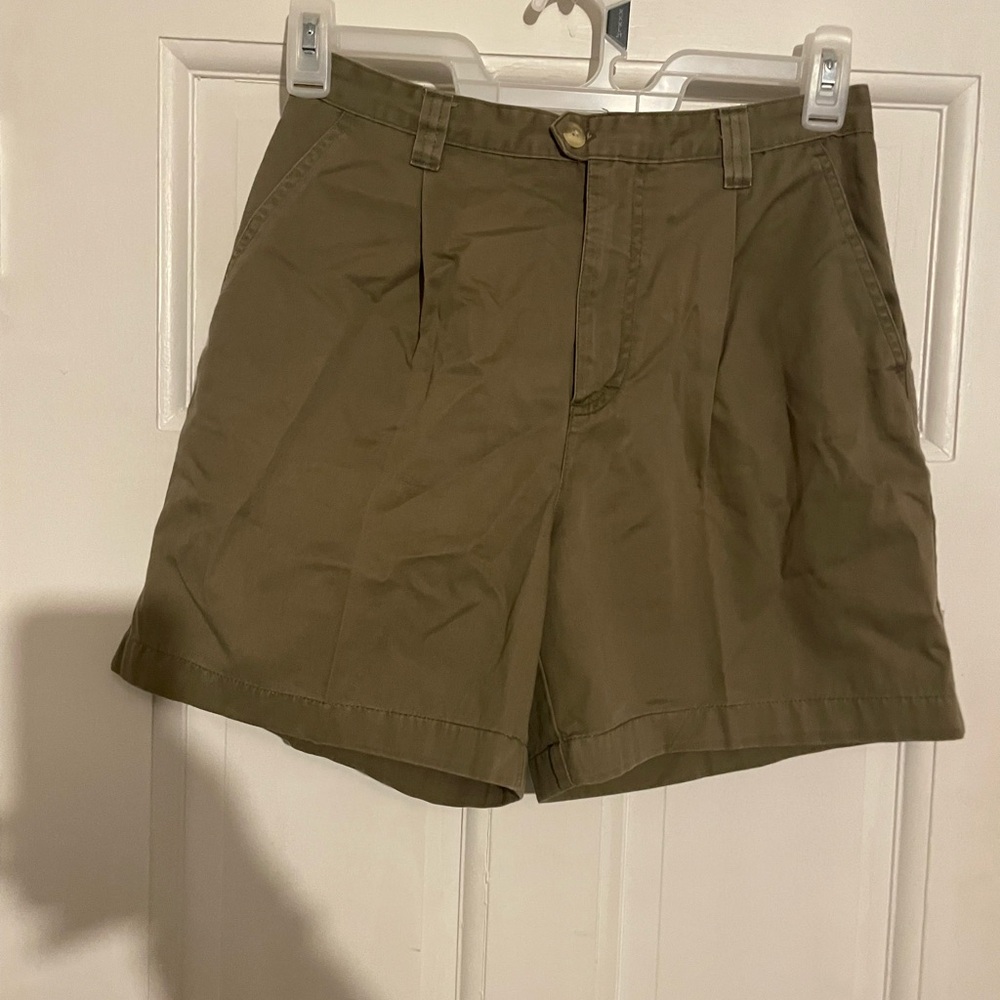 Green Gloria Vanderbilt high waist shorts